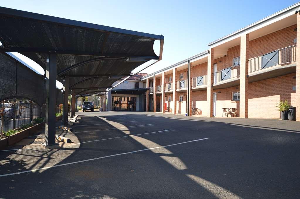 Bluegum Dubbo (Adults Only) Motel Bagian luar foto