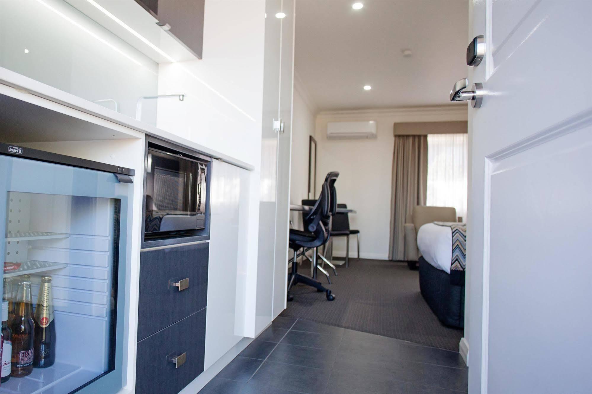 Bluegum Dubbo (Adults Only) Motel Bagian luar foto