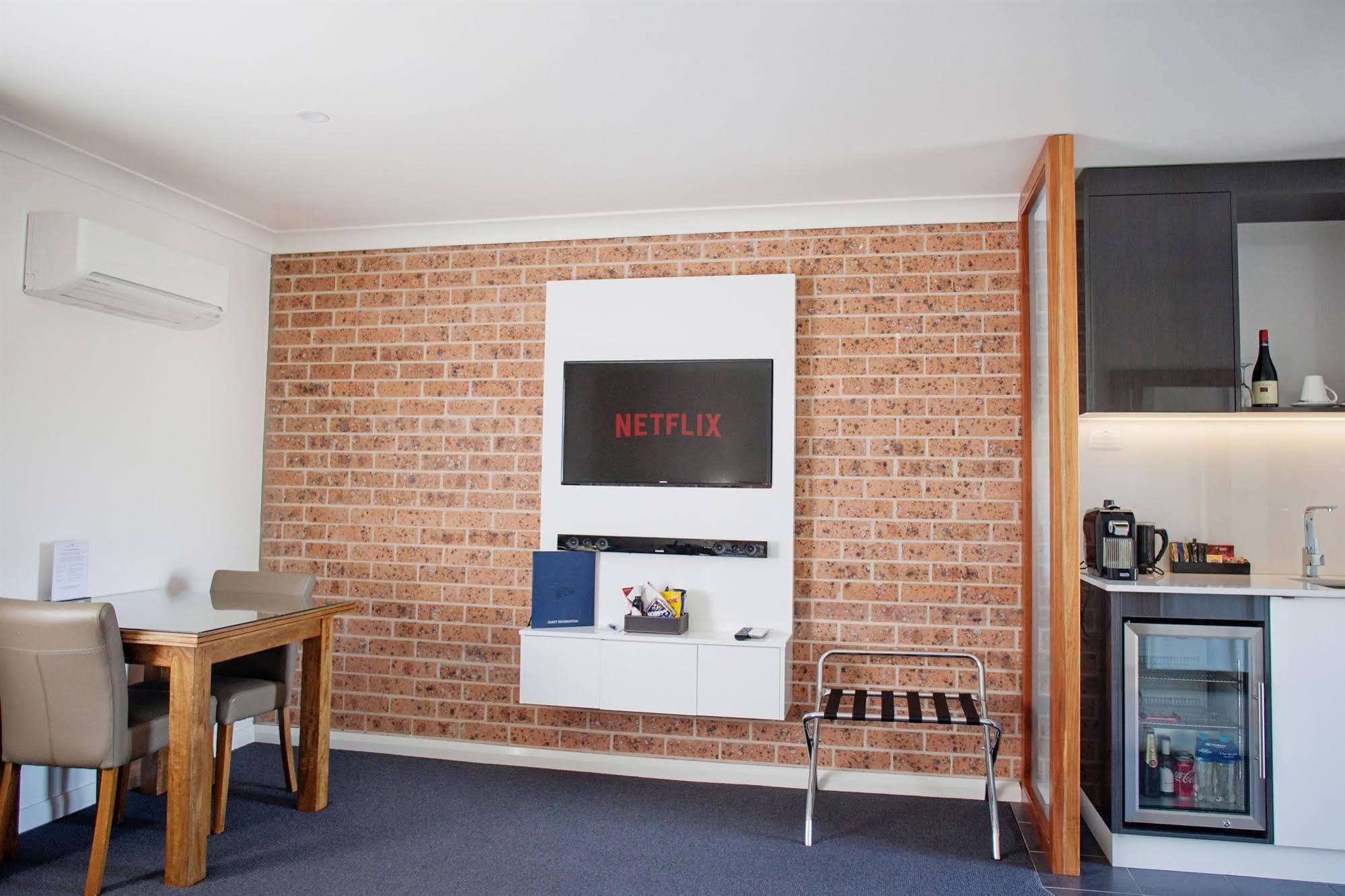 Bluegum Dubbo (Adults Only) Motel Bagian luar foto