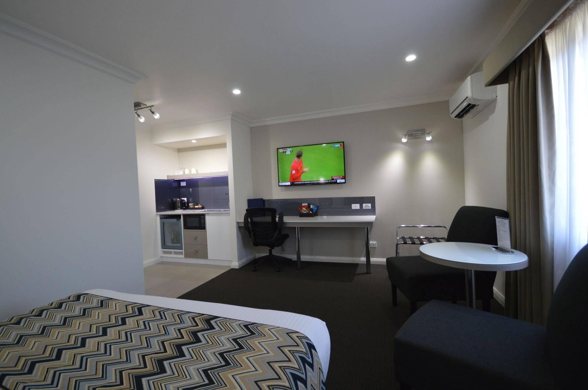Bluegum Dubbo (Adults Only) Motel Bagian luar foto