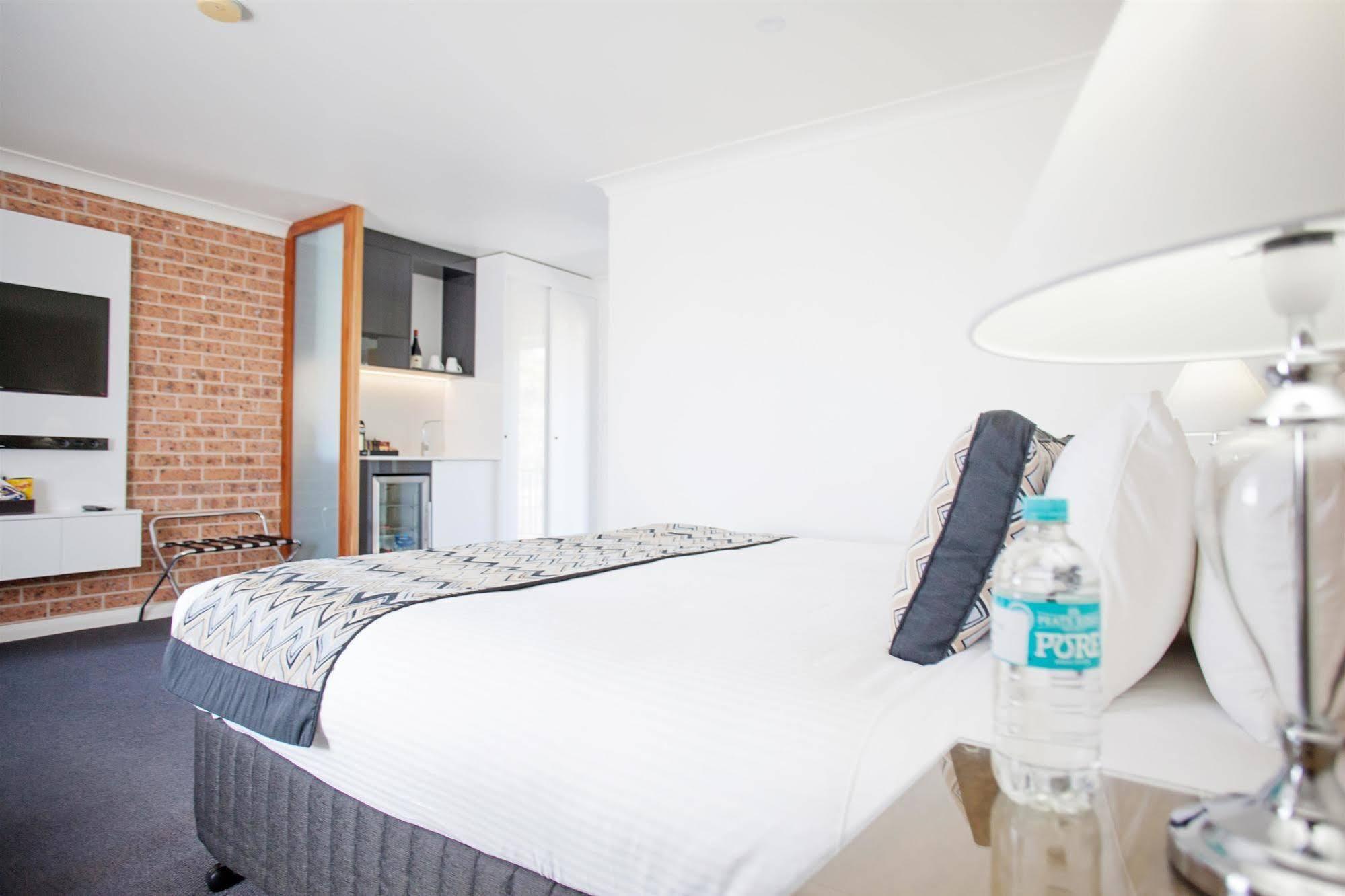 Bluegum Dubbo (Adults Only) Motel Bagian luar foto
