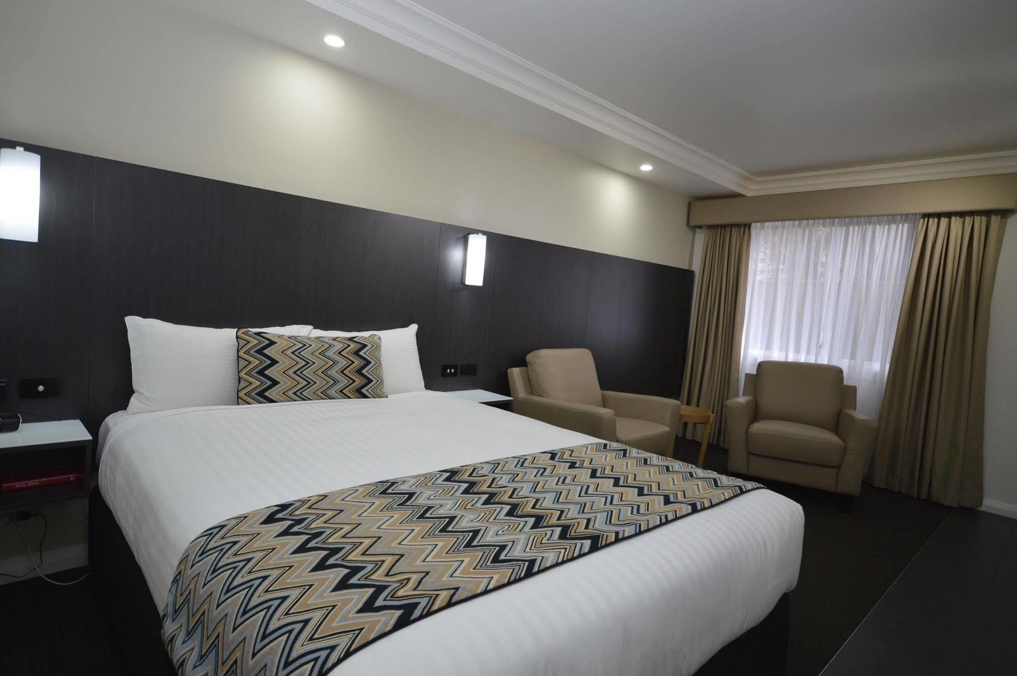 Bluegum Dubbo (Adults Only) Motel Bagian luar foto