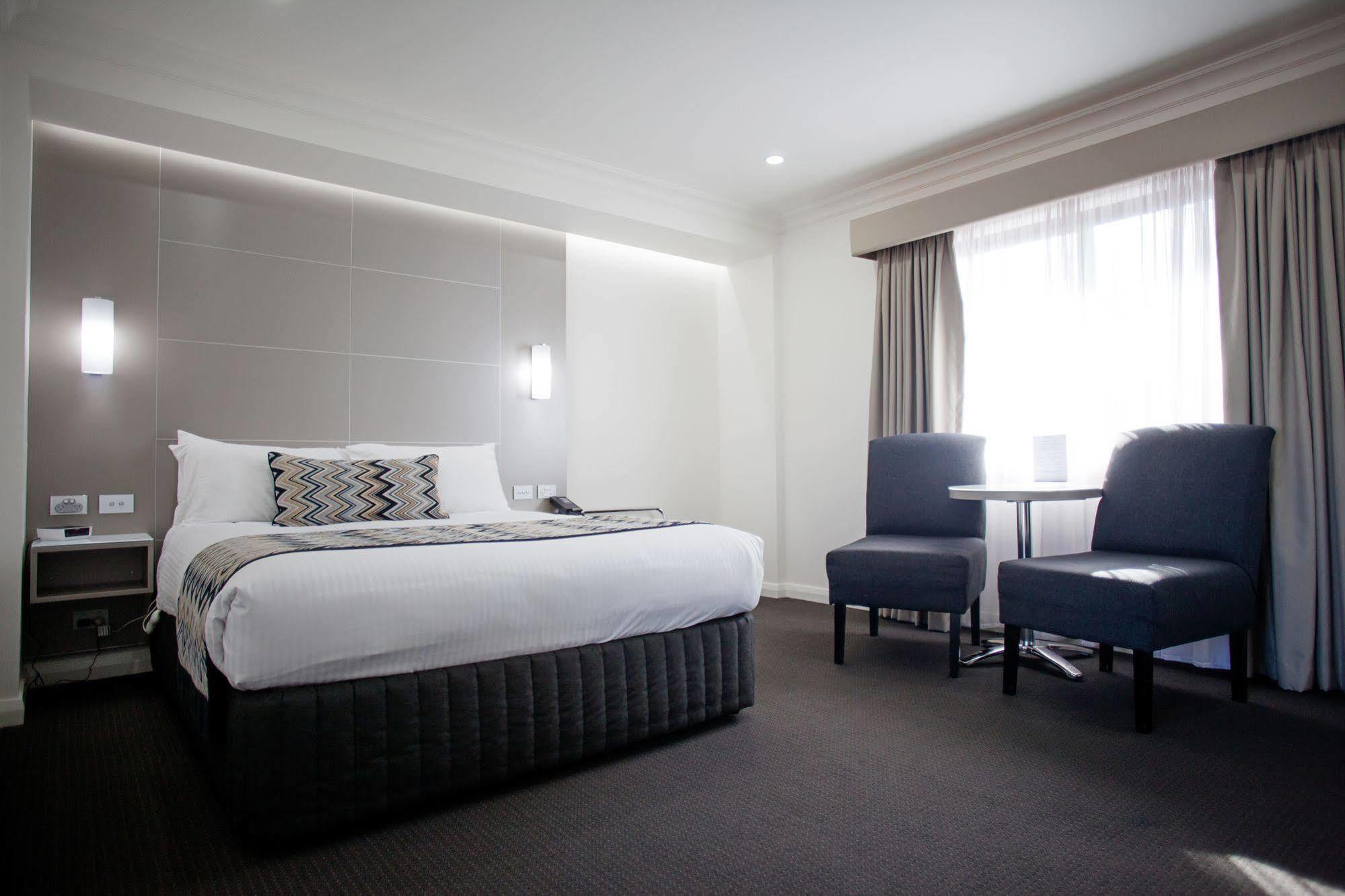 Bluegum Dubbo (Adults Only) Motel Bagian luar foto